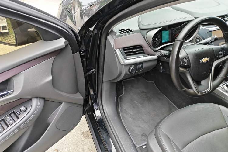 Used Chevrolet Malibu 2017 1.5T Automatic Luxury Edition Driver Seat