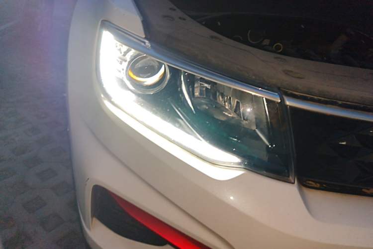 Used CHANGAN CS35PLUS 2021 Honor Million Edition 1.6L CVT Elite Model Right Front Headlight