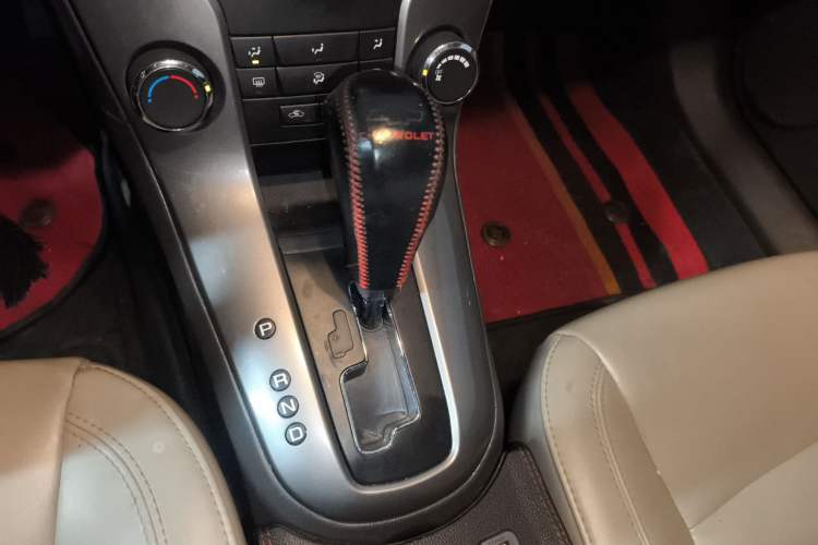 Used Chevrolet Cruze 2015 1.5L Classic SE AT Gear Lever