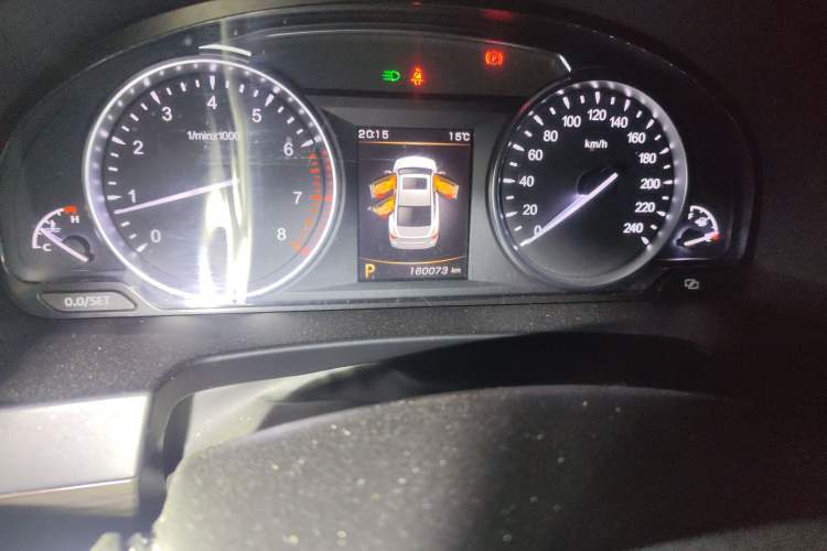 Used Geely Auto Emgrand GT 2017 1.8T Flagship 4G Edition Odometer Close Up