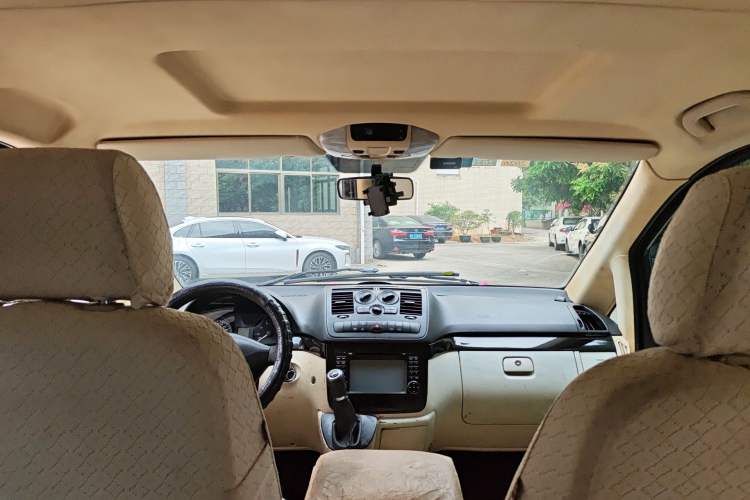 Used Mercedes-Benz Vito 2011 2.5L 7-seater executive version Headliner