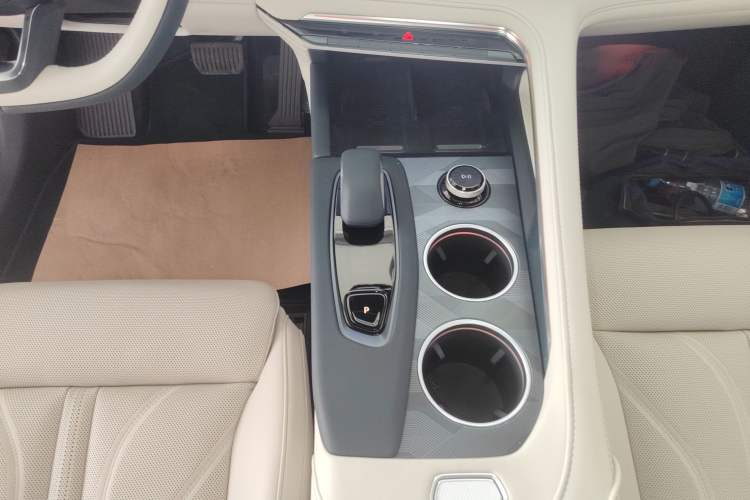 Used Zeekr 001 2026 95° All-Wheel-Drive Max Edition Gear Lever