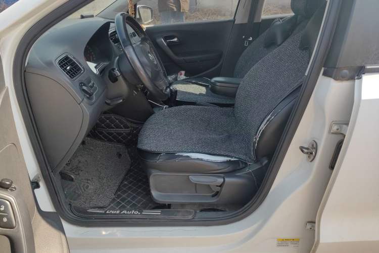 Used Volkswagen Polo 2013 1.4L Manual Comfort Edition
