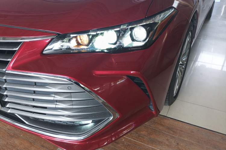 Used Toyota Avalon 2019 Dual-Engine 2.5L XLE Prestige Version China VI Standard
