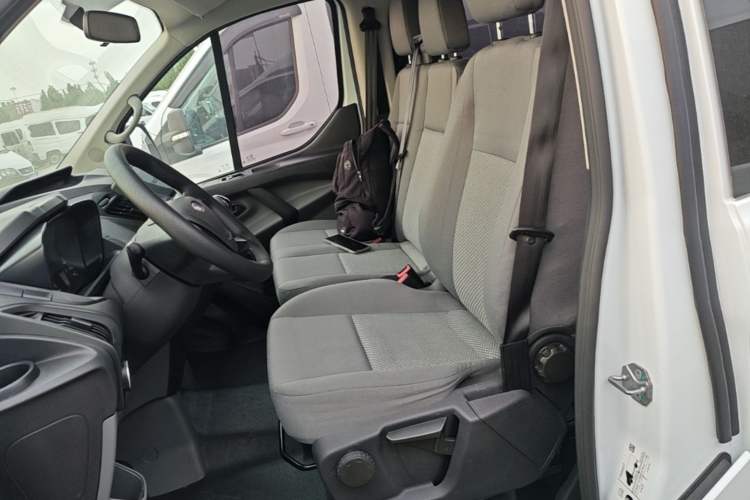 Used Ford Transit 2019 2.0T Diesel Multi-Purpose Commercial Vehicle Mid-Drive Mid-Roof 6-Seater China VI Standard Left Front Seat
