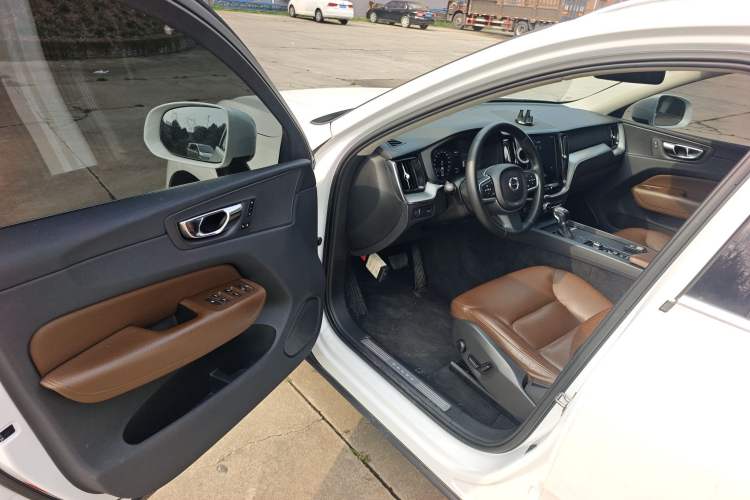 Used Volvo XC60 2019 T5 4x4 Smart Edition China V Standard