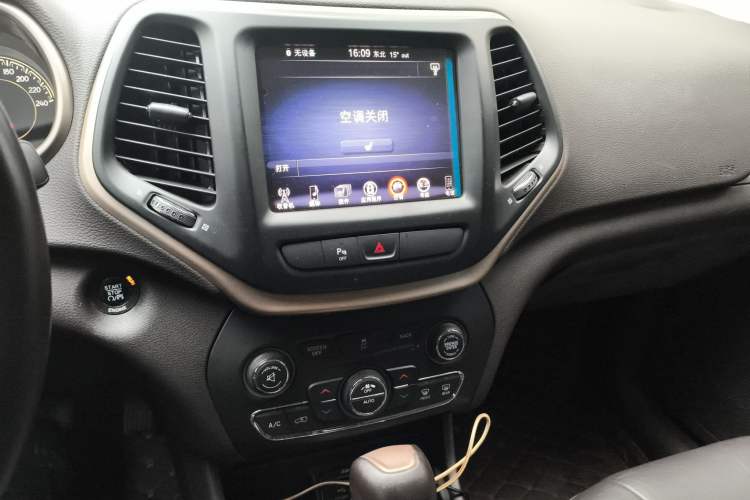 Used Jeep Cherokee 2016 2.0L Superior Edition
