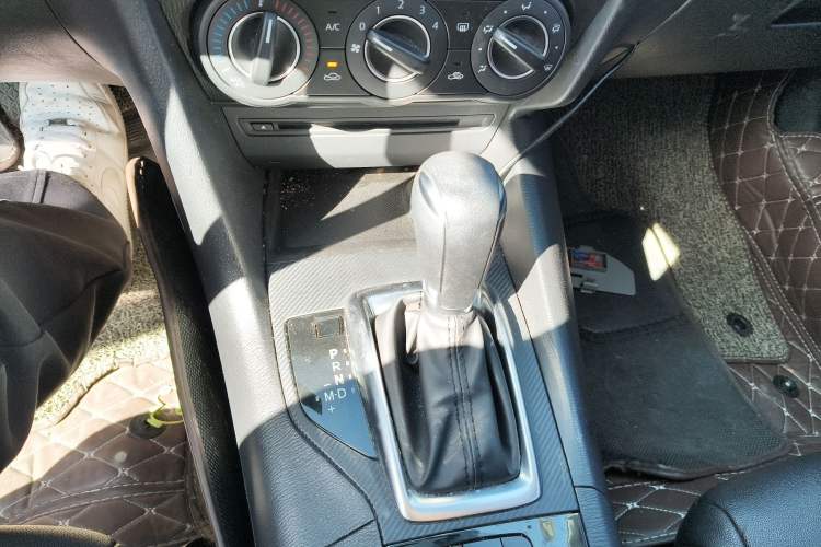 Used Mazda 3 Axela 2016 Hatchback 1.5L Automatic Comfort Model
