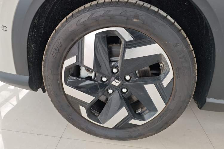 Used Baojun Yunhai 2024 140km Plug-in Hybrid Version Left Front Wheel Hub