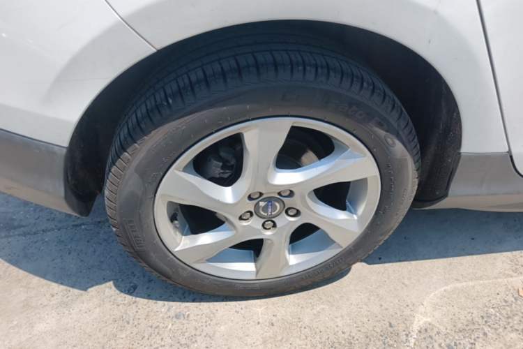 Used Volvo V40 2014 Cross Country T5 AWD Smart Luxury Edition
