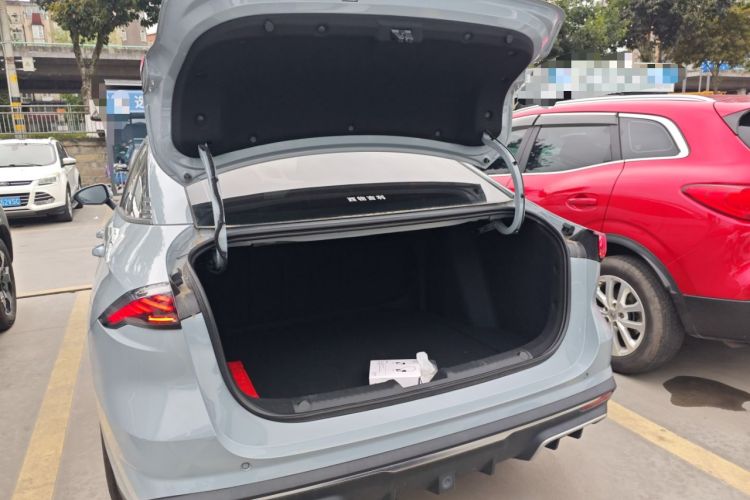 Used Geely Galaxy L6 2025 EM-i 140km Long-Range Version
