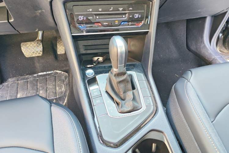 Used Volkswagen Tharu 2024 300TSI Two-Wheel-Drive Moonlight Edition Gear Lever