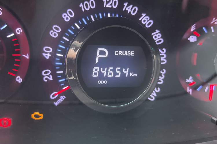 Used Luxgen Great 7 SUV 2012 Limited-Edition Sharp Edition 2.2T All-Wheel-Drive Prestige Model Odometer Close Up