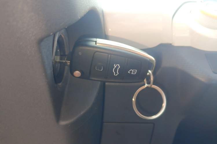 Used Chery QQ Ice Cream 2022 120km Conical Shape Lithium Iron Phosphate Vehicle Key