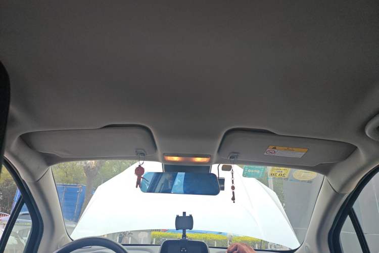 Used Chevrolet Trax 2014 1.4T Manual Two-Wheel Drive Comfort Model Headliner