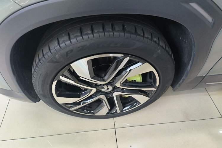 Used Nio EC6 2020 615 km Performance Edition Left Front Wheel Hub
