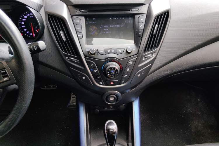 Used Hyundai Veloster 2015 1.6T Automatic Luxury Edition Audio And AC Panel