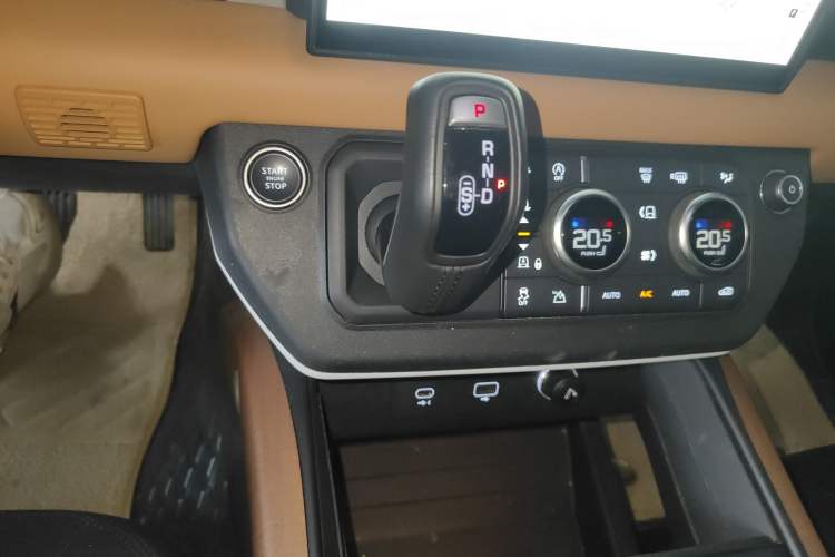 Used Land Rover Defender 2023 Facelift 110 3.0T P400 X-DYNAMIC HSE Gear Lever