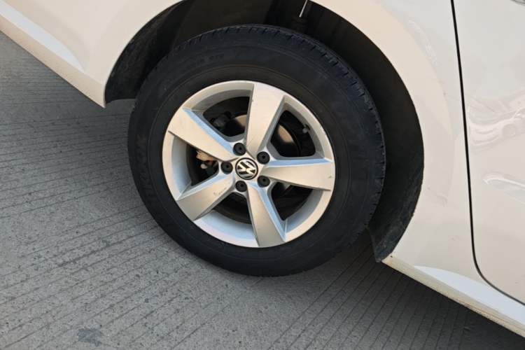 Used Volkswagen Lavida 2013 Revised Classic 1.6L Manual Fashion Edition Right Rear Wheel Hub