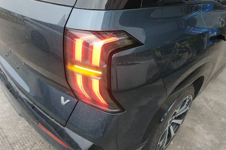 Used AION V 2024 Aion Tyrannosaurus 650 LiDAR Edition