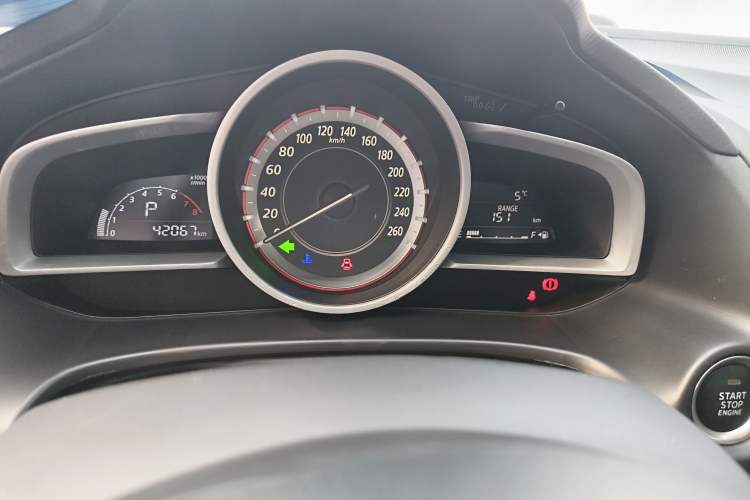 Used Mazda Mazda 3 Axela 2016 Sedan 1.5L Automatic Luxury Model
