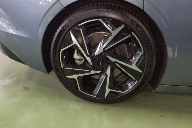 Used Lynk & Co Z10 2025 95 kWh 702 km All-Wheel Drive Intelligent Driving Ultra