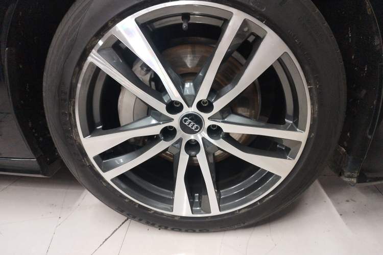 Used Audi A6L 2020 40 TFSI Luxury Dynamic Edition Right Front Wheel Hub