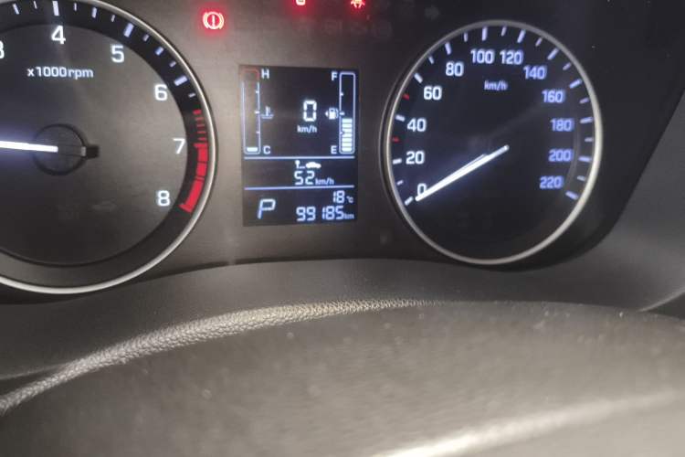 Used Hyundai ix25 2015 1.6L Automatic Two-Wheel Drive Smart GLS Trim Odometer Close Up