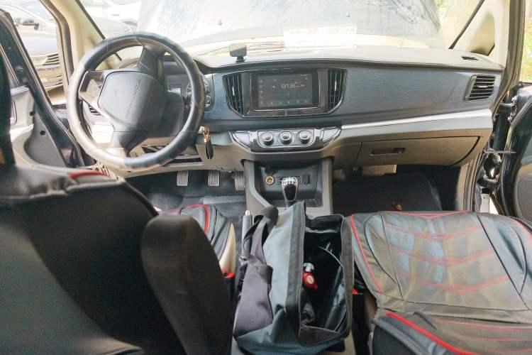 Used FORTHING Lingzhi 2023 M5L 1.6L Rental Custom Edition 7 Seats
