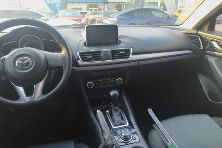 Used Mazda Mazda 3 Axela 2014 Hatchback 1.5L Automatic Luxury Model