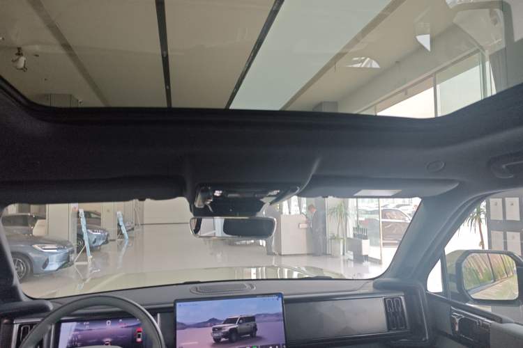 Used Formula Leopard 5 2023 Explore Edition Headliner