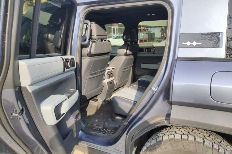 Used Formula Leopard 5 2023 Cloud Ride Flagship Edition