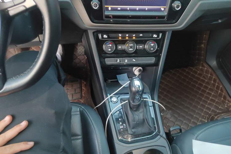 Used Volkswagen Touran 2018 Volkswagen Touran L 280TSI DSG Comfort Edition 7-seater
