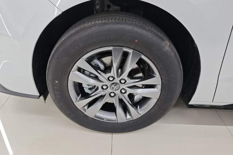 Used Toyota SIENNA 2026 Model 2.5L Dual-Engine Four-Wheel-Drive Prestige Edition Exterior 4