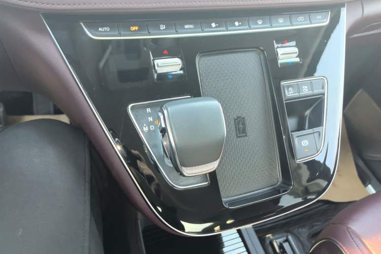 Used Hongqi HQ9 2023 2.0T Smart Connect Flagship Edition Gear Lever