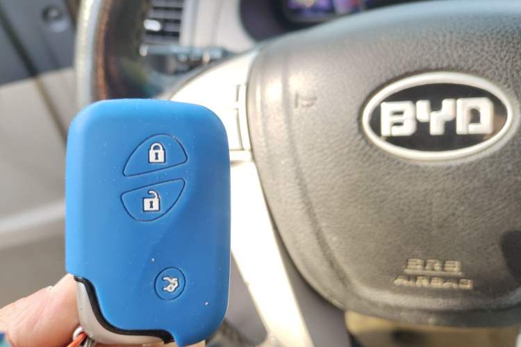 Used BYD S6 2012 2.0L Manual Luxury Version