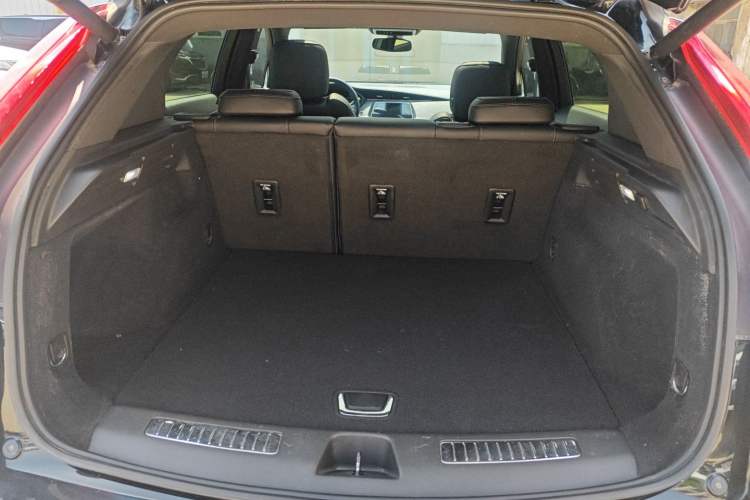 Used Cadillac XT4 2021 28T Two-Wheel Drive Luxury Version Trunk