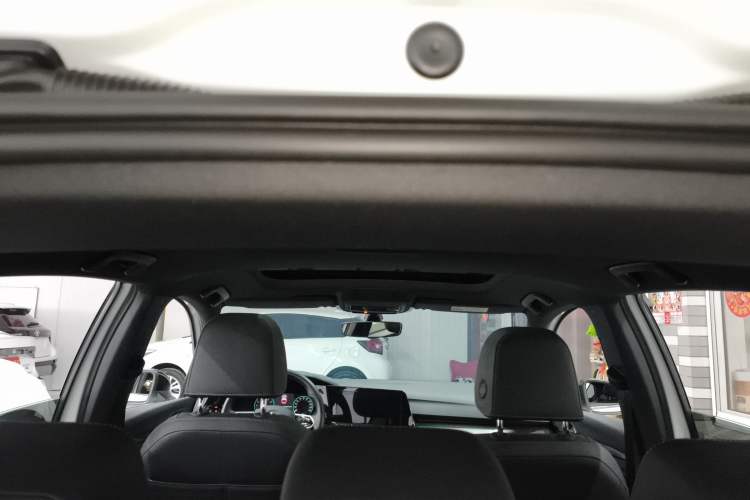 Used Volkswagen Golf 2023 Facelift 280TSI DSG R-Line Lite Headliner