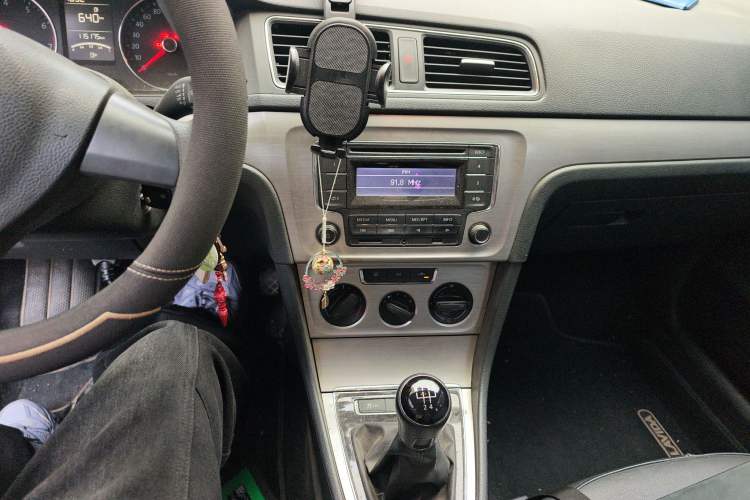 Used Volkswagen Lavida 2013 Restyled Classic 1.6L Manual Comfort Edition Audio And AC Panel