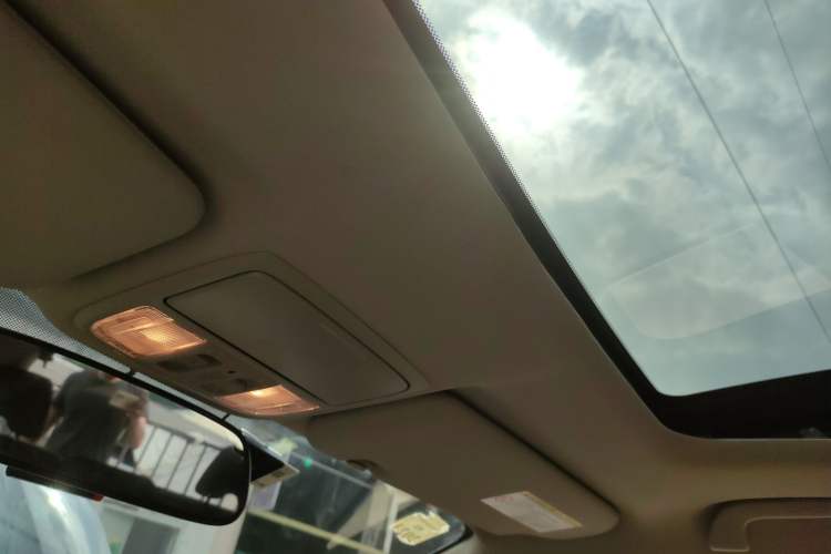 Used Honda CR-V 2015 2.4L two-wheel drive luxury version
