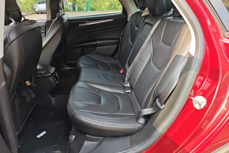 Used Ford Mondeo 2013 2.0L GTDi240 Luxury Sport Model Left Rear Seat