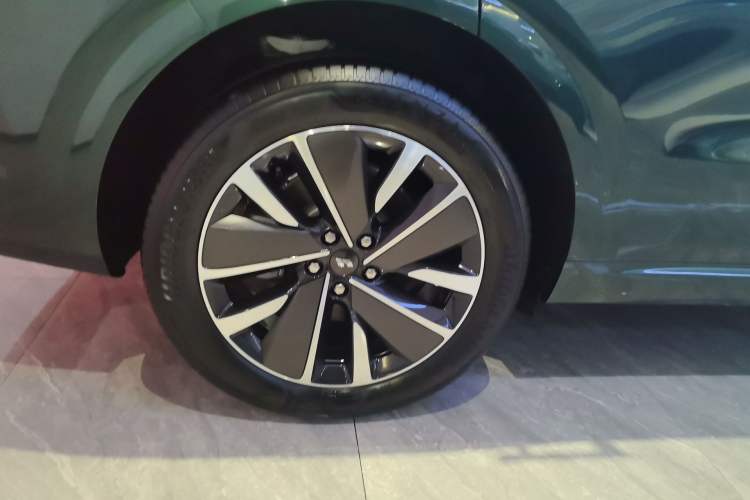 Used Li Auto L6 2025 Pro Smart Refresh Edition Right Rear Wheel Hub