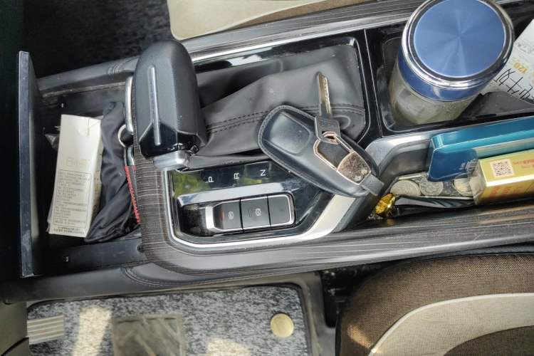 Used Wuling Jiachen 2022 1.5T CVT Smart Luxury Version Gear Lever