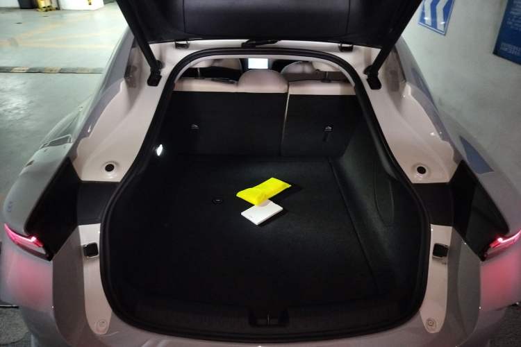 Used IM L6 2024 Max Long-Range Version Trunk