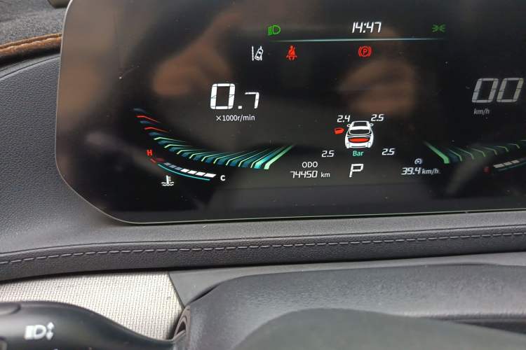 Used FORTHING T5 EVO 2021 1.5TD DCT Diamond Edition Odometer Close Up