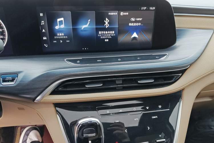 Used Buick GL8 2021 ES Land Cruiser 653T Luxury Edition Audio And AC Panel