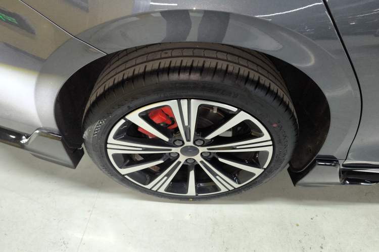 Used Geely Auto Preface 2025 Dongfang Yao 1.5TD Kunlun Edition Right Rear Wheel Hub