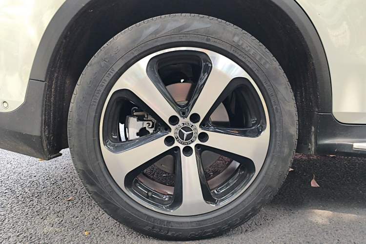 Used Mercedes-Benz GLC 2019 Facelift GLC 260 L 4MATIC Luxury Model Right Rear Wheel Hub