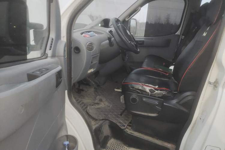 Used SAIC MAXUS Xintu V80 2021 2.0T Manual Classic Aoyuntong Short Wheelbase Ultra-Low Roof 5/6-Seater Driver Seat