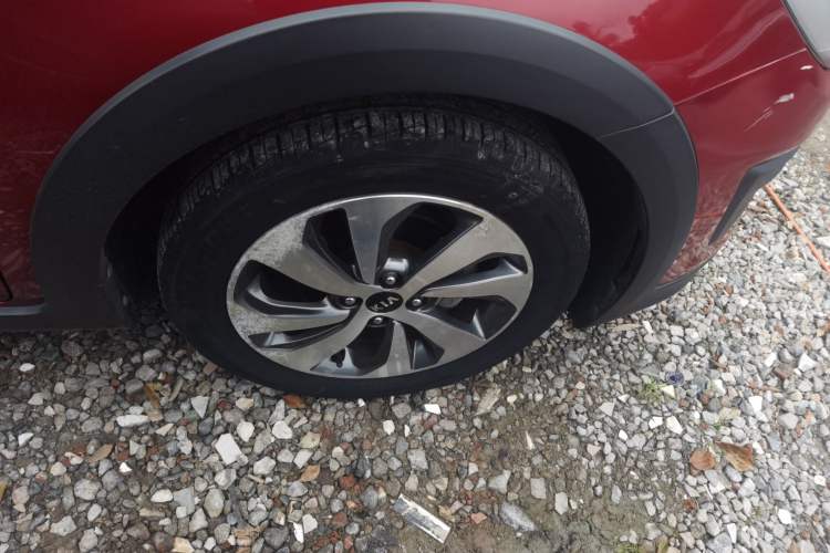 Used Kia KX Cross 2017 1.4L AT GLS Right Front Wheel Hub